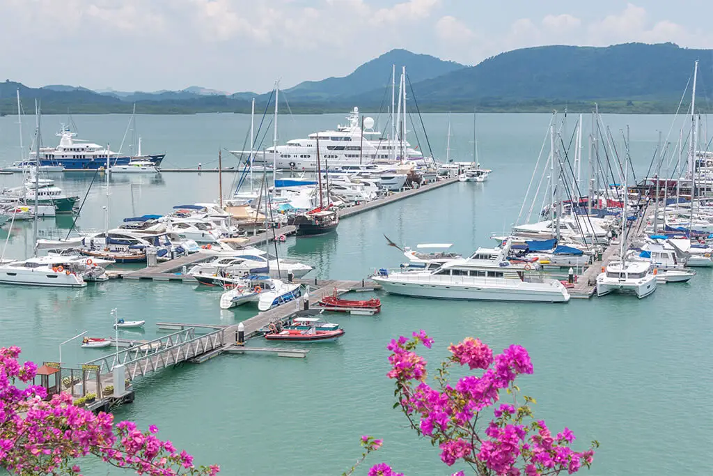 Segelboote im Hafen von Phuket