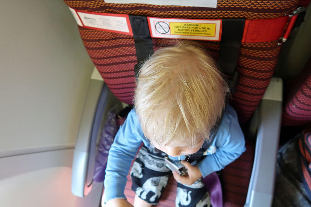 Vermietung: Cares Flugzeuggurt und Babyschalen & Kindersitze mit  Flugzulassung