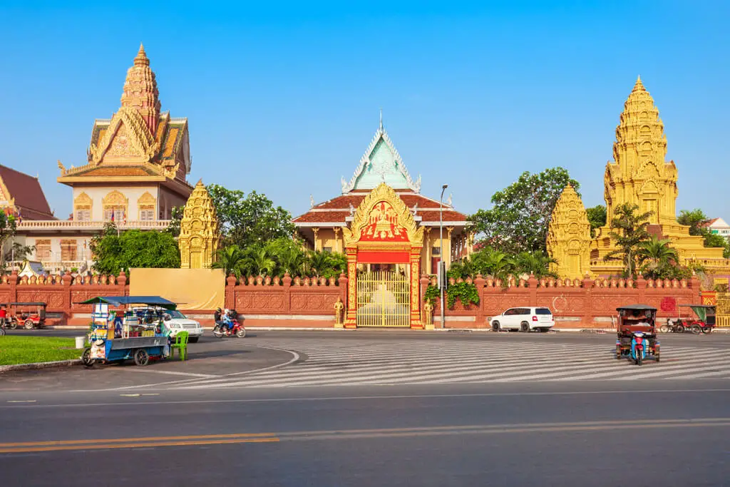Blick auf den goldenen Tempel Wat Ounalom in Phnom Penh