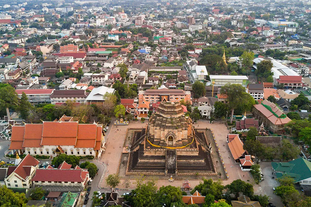 Luftaufnahme des Wat Chedi Luang in Chiang Mai