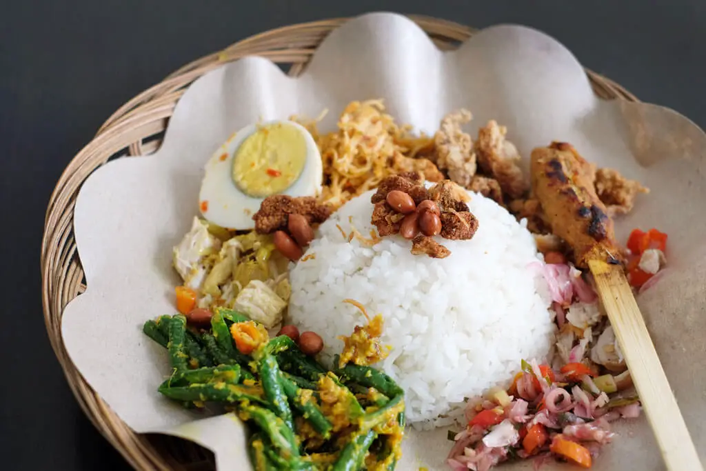 Indonesisches Reisgericht Nasi Campur