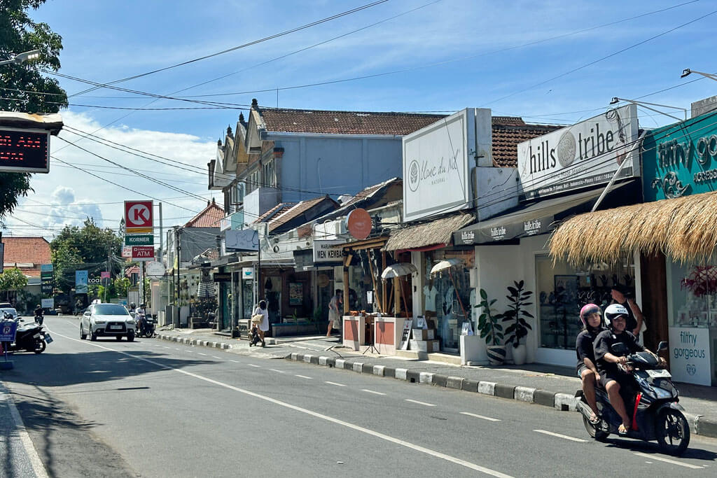 Kleine Shops an der Straße von Sanur