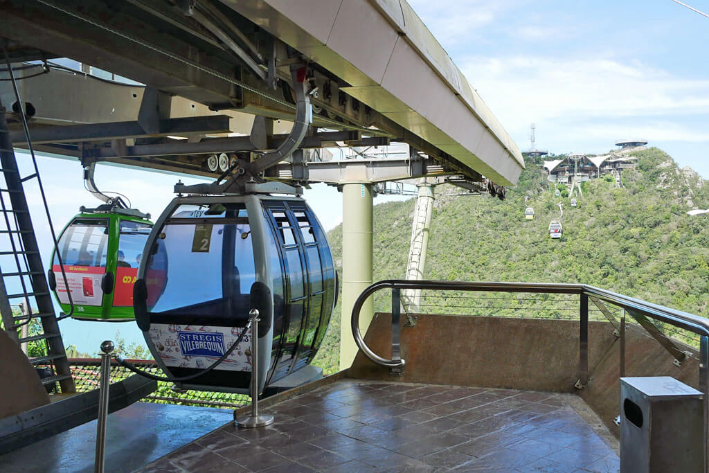 Seilbahnstation über Langkawis Dschungel