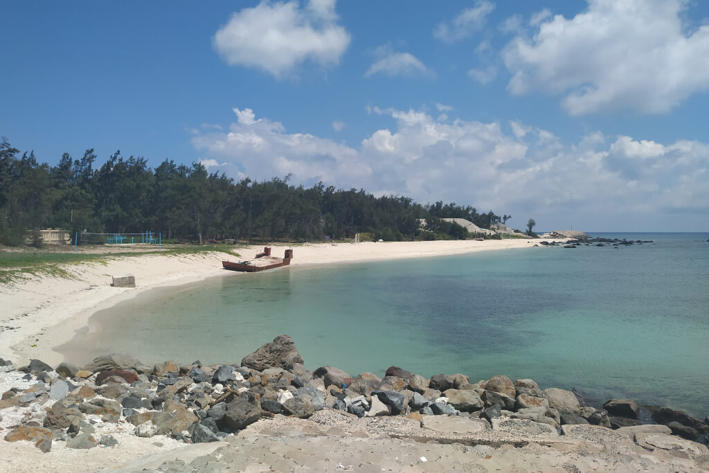Strandabschnitt auf der Insel Phu Quy in Vietnam