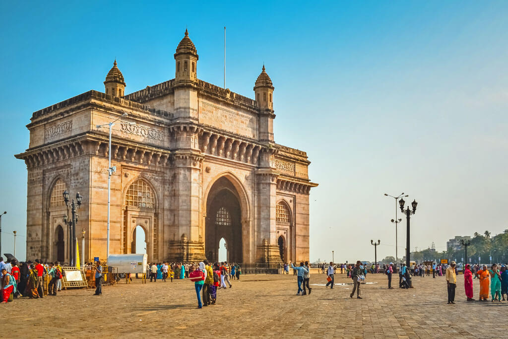 Das Gateway of India Denkmal an einem sonnigen Tag in Mumbai
