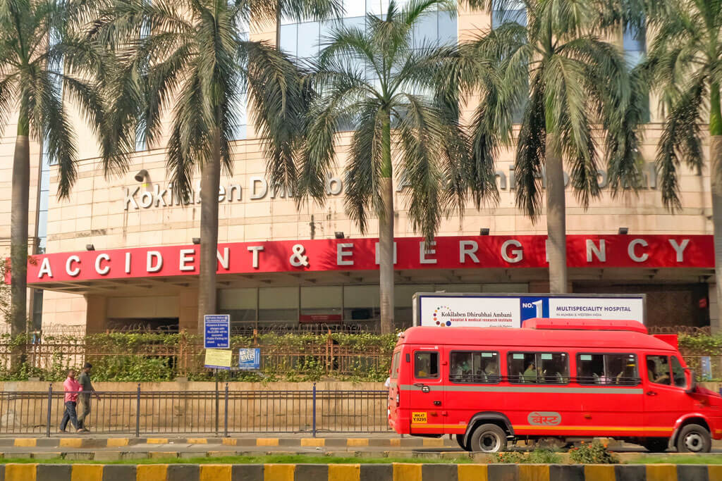 Die Notaufnahme eines Krankenhauses von aussen